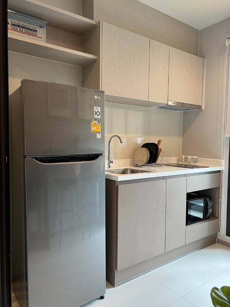 For RentCondoThaphra, Talat Phlu, Wutthakat : 👑 Life Sathorn Sierra 👑 Urgent for rent, very beautifully decorated room, very livable, size 32 sq m., complete with furniture and electrical appliances.