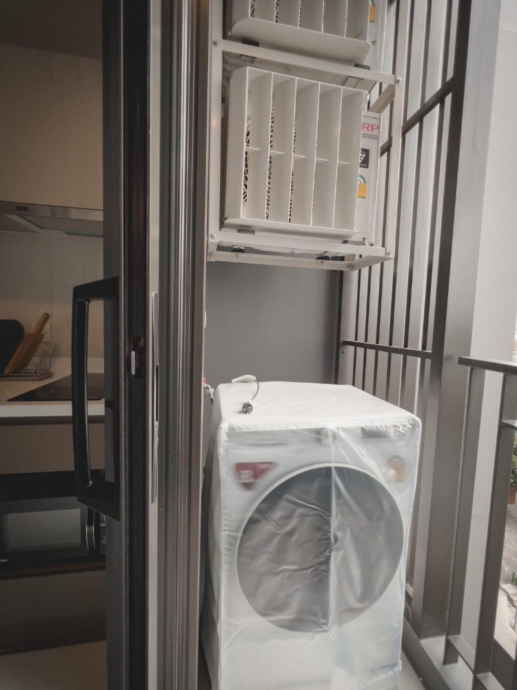 For RentCondoThaphra, Talat Phlu, Wutthakat : 👑 Life Sathorn Sierra 👑 Urgent for rent, very beautifully decorated room, very livable, size 32 sq m., complete with furniture and electrical appliances.