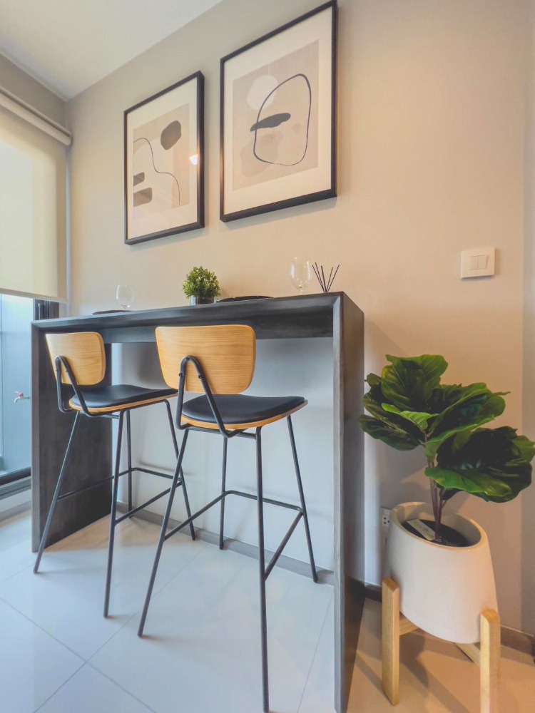 For RentCondoThaphra, Talat Phlu, Wutthakat : 👑 Life Sathorn Sierra 👑 Urgent for rent, very beautifully decorated room, very livable, size 32 sq m., complete with furniture and electrical appliances.