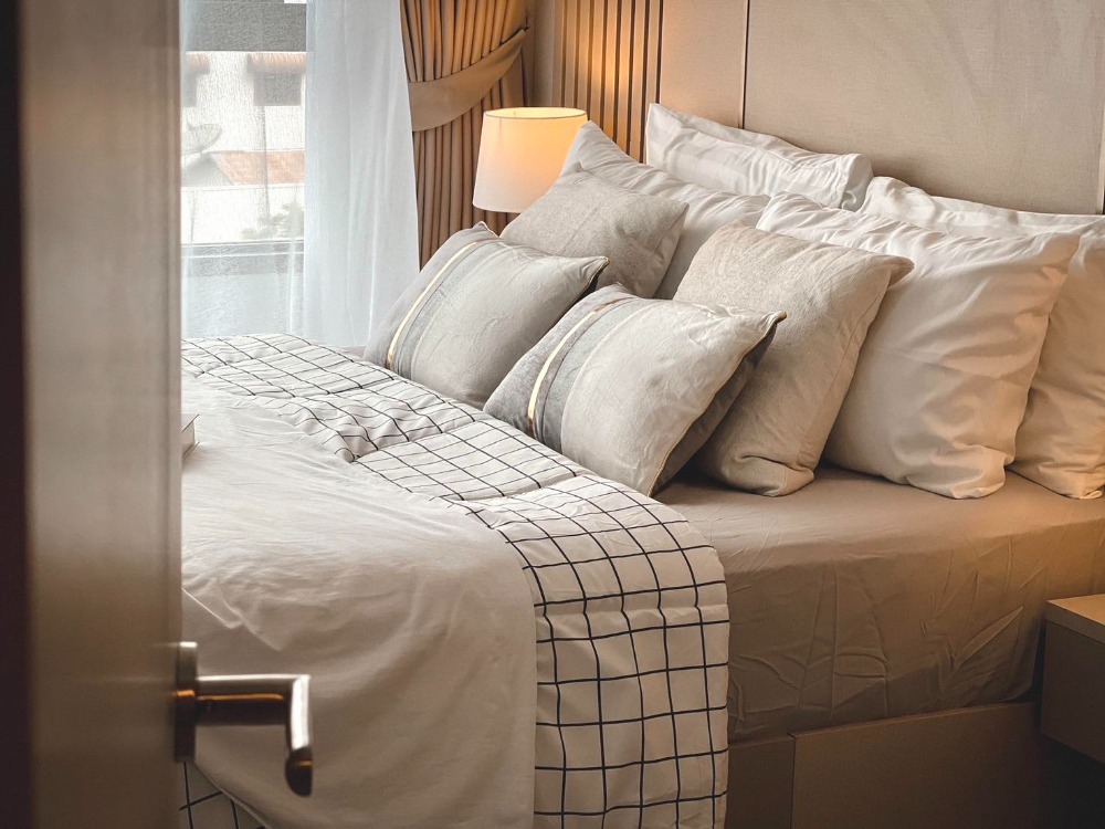 For RentCondoThaphra, Talat Phlu, Wutthakat : 👑 Life Sathorn Sierra 👑 Urgent for rent, very beautifully decorated room, very livable, size 32 sq m., complete with furniture and electrical appliances.