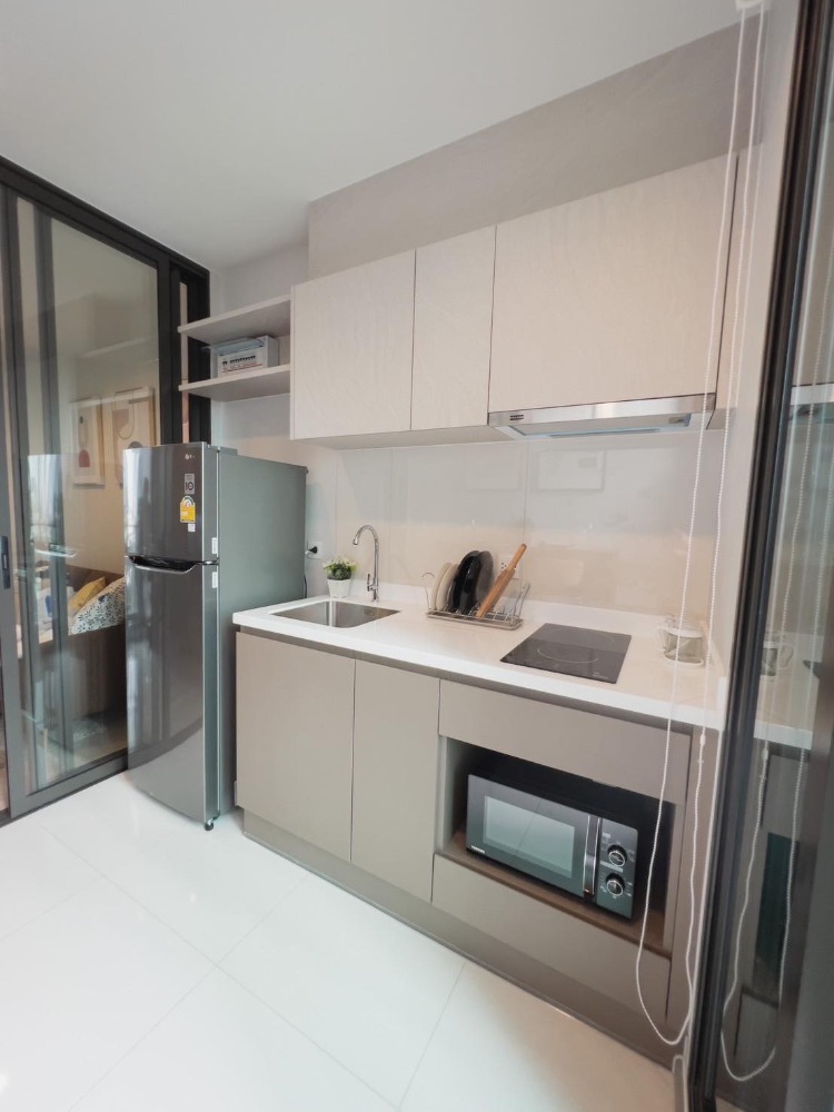 For RentCondoThaphra, Talat Phlu, Wutthakat : 👑 Life Sathorn Sierra 👑 Urgent for rent, very beautifully decorated room, very livable, size 32 sq m., complete with furniture and electrical appliances.