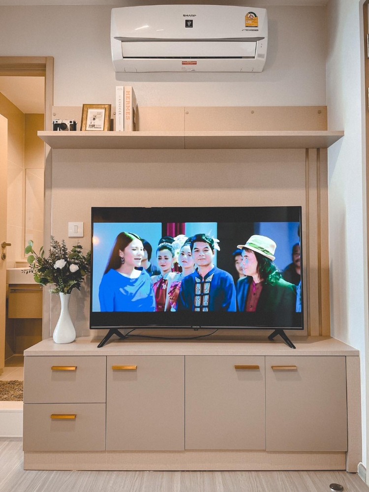 For RentCondoThaphra, Talat Phlu, Wutthakat : 👑 Life Sathorn Sierra 👑 Urgent for rent, very beautifully decorated room, very livable, size 32 sq m., complete with furniture and electrical appliances.