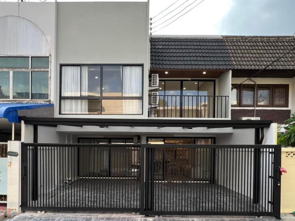 ให้เช่าทาวน์โฮมอ่อนนุช อุดมสุข : Townhouse Ekkamai has a private onsen for rent.