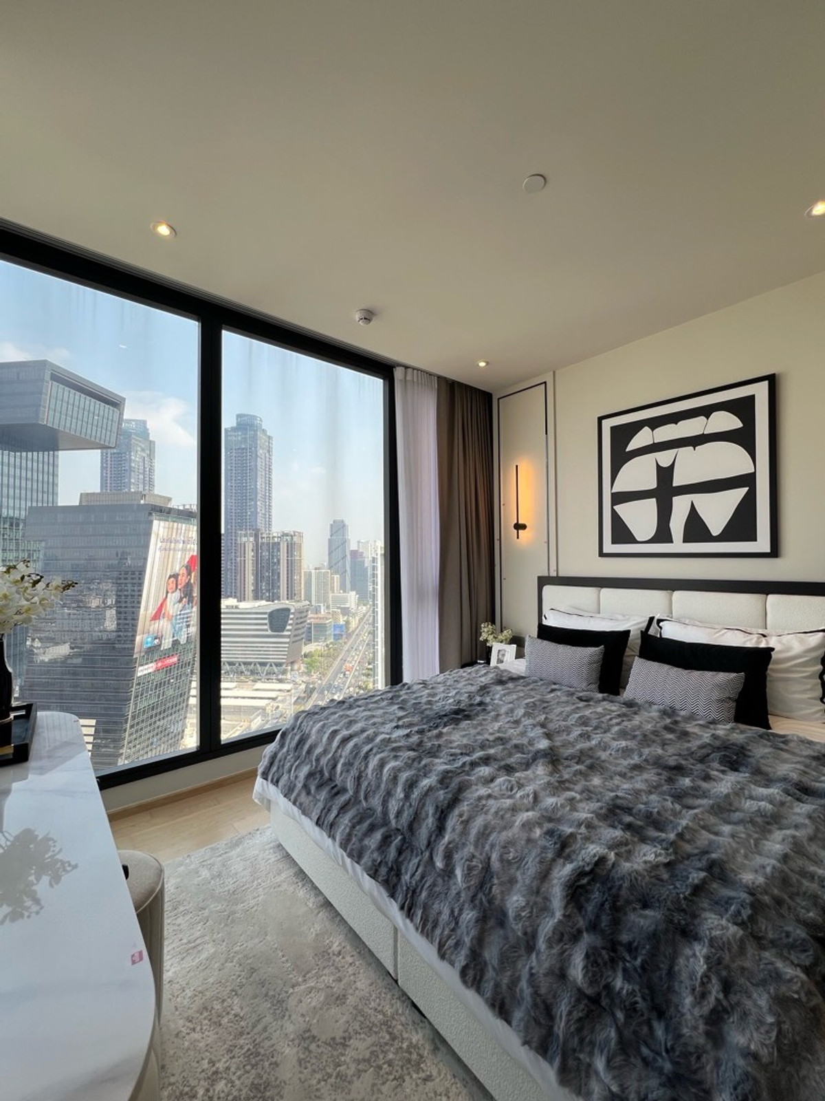 ขายคอนโดพระราม 9 เพชรบุรีตัดใหม่ RCA : 💥 พร้อมอยู่ 2 ห้องนอน 62.26 ตรม. ชั้นสูง วิวสวย Ashton Asoke Rama 9 พร้อมโปรฟรีโอน คอนโดหรูใกล้ MRT พระราม 9