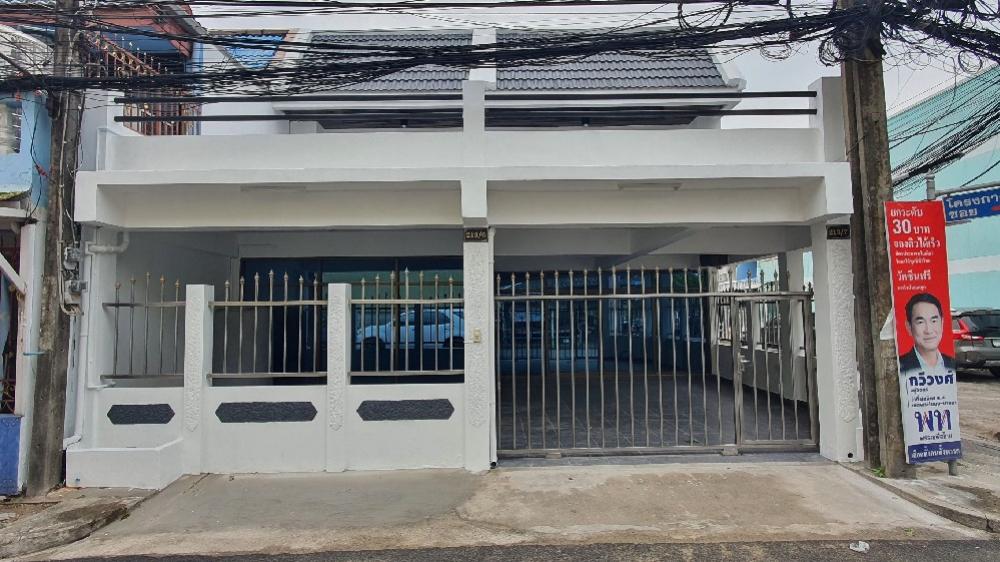 For RentTownhomeBangna, Bearing, Lasalle : #Townhouse for rent, 2 floors, corner, 2 rooms interconnecting, good location, plenty of parking, in Pairot Village. Near Central Bangna