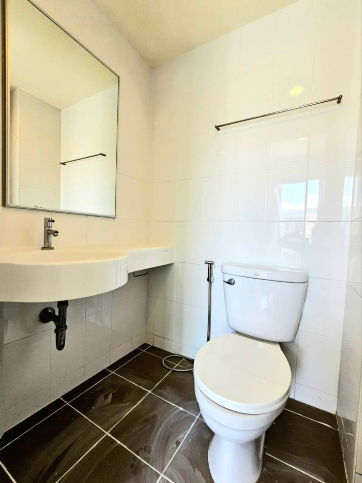 For SaleCondoPattanakan, Srinakarin : Condo for sale LUMPINI VILLE On Nut-Phatthanakan, 23 sq m., 8th floor, near the Yellow Line, Si Nut Station.