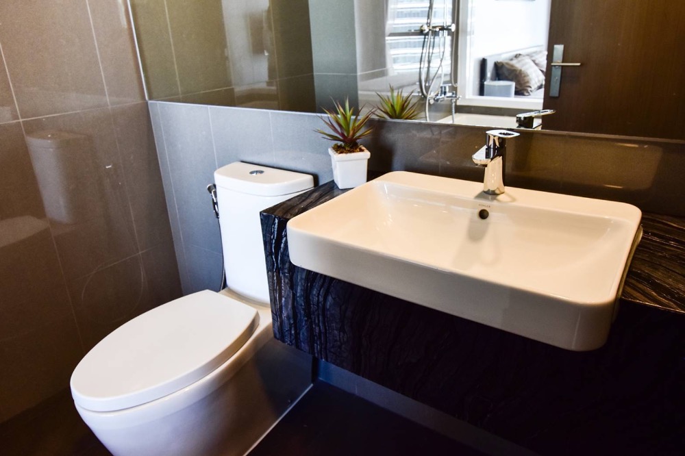 For RentCondoSiam Paragon ,Chulalongkorn,Samyan : Ashton Chula - Silom【𝐑𝐄𝐍𝐓】🔥 2 luxury bedroom Panoramic city view Complete furniture Full central, convenient transportation, near Sam Yan Mit Town 🔥 Contact Line ID: @hacondo