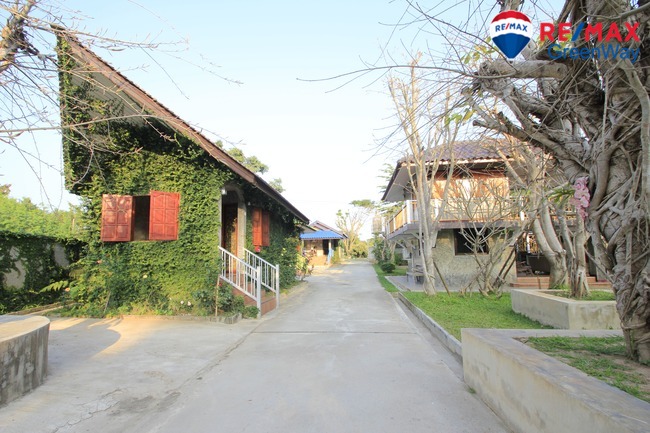 ขายกิจการโรงแรม & กิจการอพาร์ตเมนต์เชียงใหม่ : ขายกิจการรีสอร์ทร้านอาหารกึ่งผับเชียงใหม่ สกาล่าเฮ้าส์วิลเลจเรสเตอร์รองท์&บาร์ อ.แม่แตง ติดแม่น้ำแม่แตง พร้อมดำเนินกิจการ