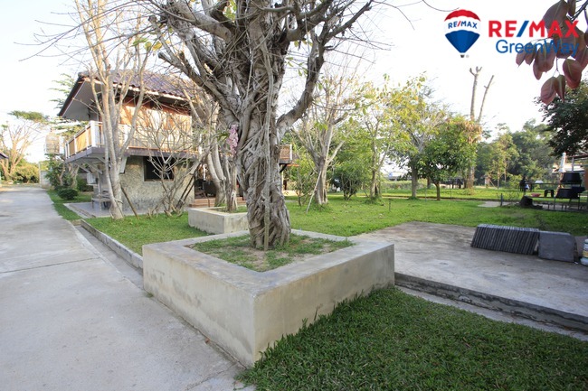 ขายกิจการโรงแรม & กิจการอพาร์ตเมนต์เชียงใหม่ : ขายกิจการรีสอร์ทร้านอาหารกึ่งผับเชียงใหม่ สกาล่าเฮ้าส์วิลเลจเรสเตอร์รองท์&บาร์ อ.แม่แตง ติดแม่น้ำแม่แตง พร้อมดำเนินกิจการ