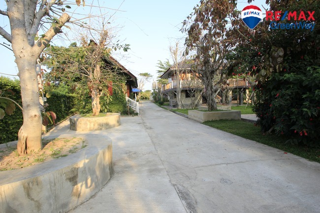 ขายกิจการโรงแรม & กิจการอพาร์ตเมนต์เชียงใหม่ : ขายกิจการรีสอร์ทร้านอาหารกึ่งผับเชียงใหม่ สกาล่าเฮ้าส์วิลเลจเรสเตอร์รองท์&บาร์ อ.แม่แตง ติดแม่น้ำแม่แตง พร้อมดำเนินกิจการ