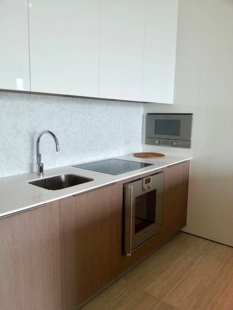 ให้เช่าคอนโดวิทยุ ชิดลม หลังสวน : 185 Rajadamri: 1bed 1bath 70sqm 67,000/mth Am: 0656199198