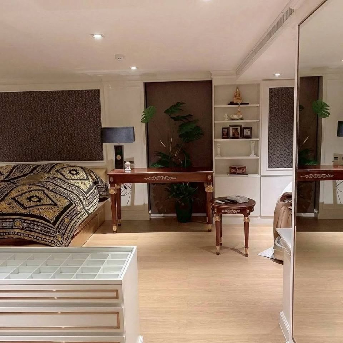 ขายคอนโดวิทยุ ชิดลม หลังสวน : ขายคอนโด ณ วรา เรสซิเดนซ์ BTS-ชิดลม ลุมพินี เขต ปทุมวัน กรุงเทพ CX-149539