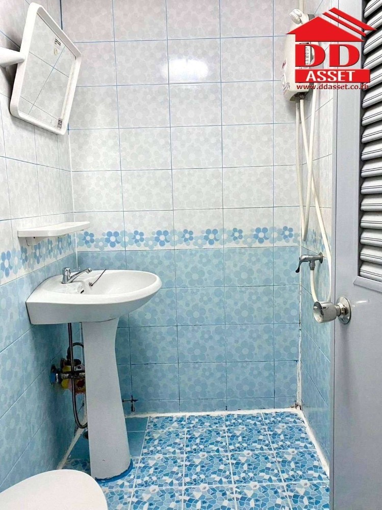 For SaleShop HouseCha-am Phetchaburi : 5-story apartment building for sale, Phetchaburi Province. Opposite Benjamathep Uthit School Ready to continue with business, code B8015