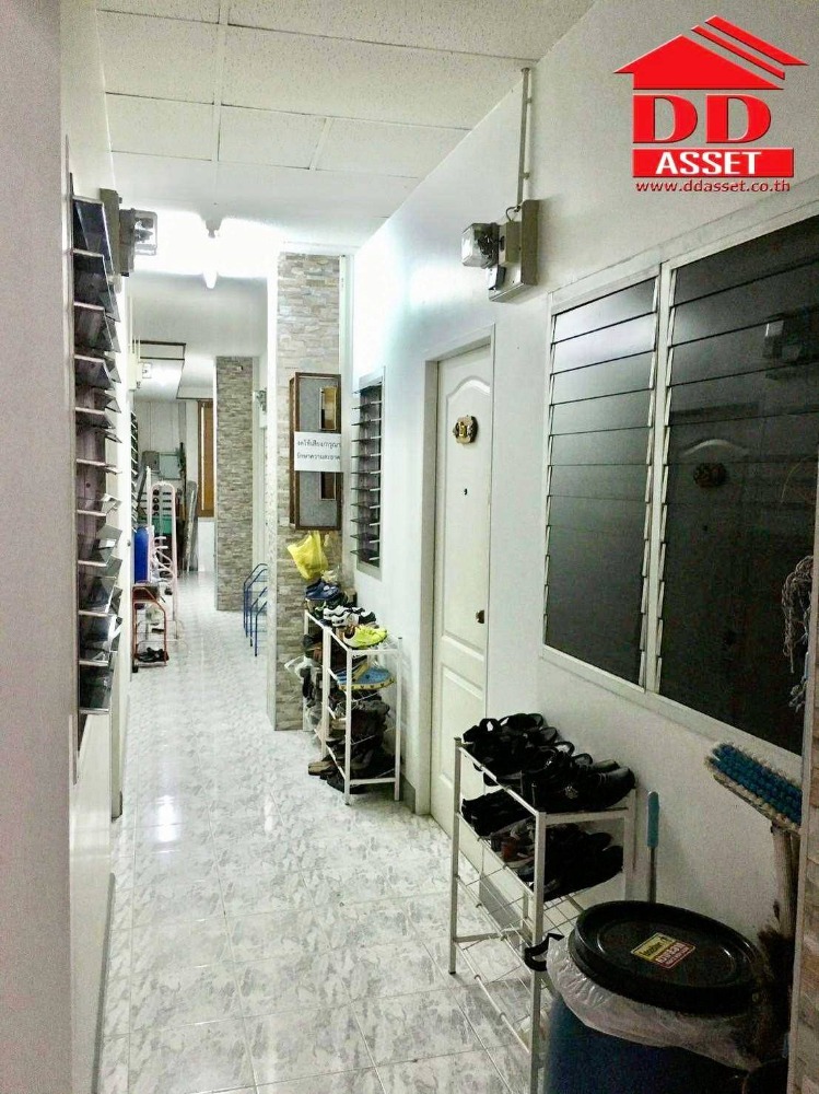 For SaleShop HouseCha-am Phetchaburi : 5-story apartment building for sale, Phetchaburi Province. Opposite Benjamathep Uthit School Ready to continue with business, code B8015