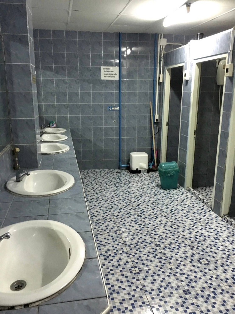 For SaleShop HouseCha-am Phetchaburi : 5-story apartment building for sale, Phetchaburi Province. Opposite Benjamathep Uthit School Ready to continue with business, code B8015