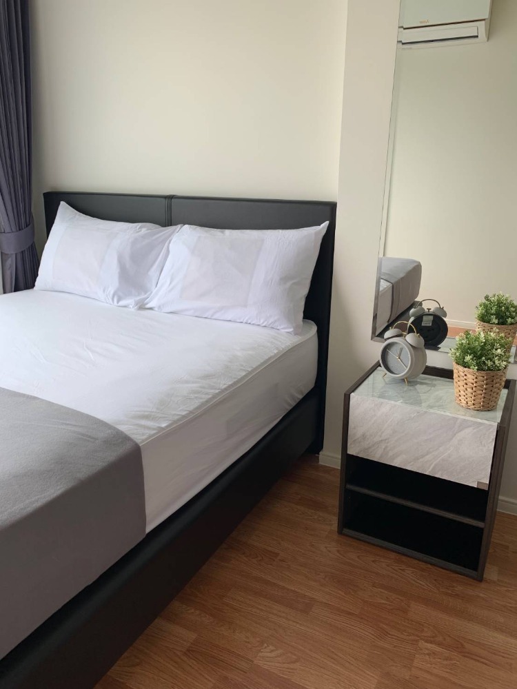 For RentCondoKhlongtoei, Kluaynamthai : Lumpini Condo Studio 26 sq m, Rama 4, Ratchadaphisek, next to MRT Queen Sirikit Convention Center. With bedroom partition for rent 16000 baht per month. Contact 086-4653250.