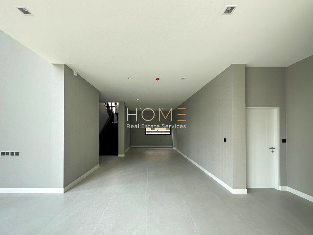 ขายบ้านพัฒนาการ ศรีนครินทร์ : บ้านเดี่ยว แกรนด์ บางกอก บูเลอวาร์ด พระราม 9 - กรุงเทพกรีฑา / 5 ห้องนอน (ขาย), Grand Bangkok Boulevard Rama 9 - Krungthepkreetha / Detached House 5 Bedrooms (FOR SALE) AA437