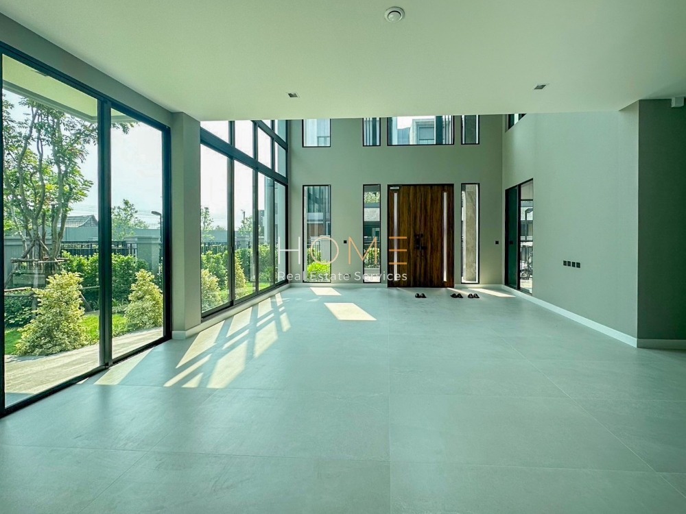 ขายบ้านพัฒนาการ ศรีนครินทร์ : บ้านเดี่ยว แกรนด์ บางกอก บูเลอวาร์ด พระราม 9 - กรุงเทพกรีฑา / 5 ห้องนอน (ขาย), Grand Bangkok Boulevard Rama 9 - Krungthepkreetha / Detached House 5 Bedrooms (FOR SALE) AA437