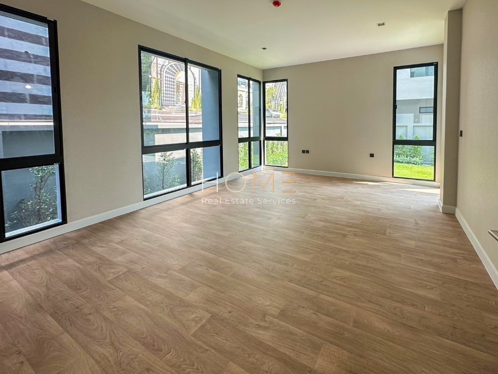 ขายบ้านพัฒนาการ ศรีนครินทร์ : บ้านเดี่ยว แกรนด์ บางกอก บูเลอวาร์ด พระราม 9 - กรุงเทพกรีฑา / 5 ห้องนอน (ขาย), Grand Bangkok Boulevard Rama 9 - Krungthepkreetha / Detached House 5 Bedrooms (FOR SALE) AA437