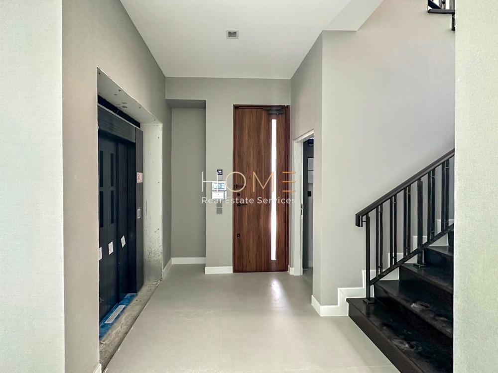 ขายบ้านพัฒนาการ ศรีนครินทร์ : บ้านเดี่ยว แกรนด์ บางกอก บูเลอวาร์ด พระราม 9 - กรุงเทพกรีฑา / 5 ห้องนอน (ขาย), Grand Bangkok Boulevard Rama 9 - Krungthepkreetha / Detached House 5 Bedrooms (FOR SALE) AA437