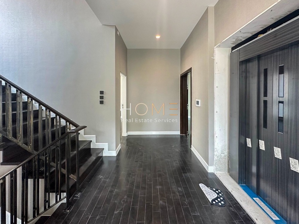 ขายบ้านพัฒนาการ ศรีนครินทร์ : บ้านเดี่ยว แกรนด์ บางกอก บูเลอวาร์ด พระราม 9 - กรุงเทพกรีฑา / 5 ห้องนอน (ขาย), Grand Bangkok Boulevard Rama 9 - Krungthepkreetha / Detached House 5 Bedrooms (FOR SALE) AA437