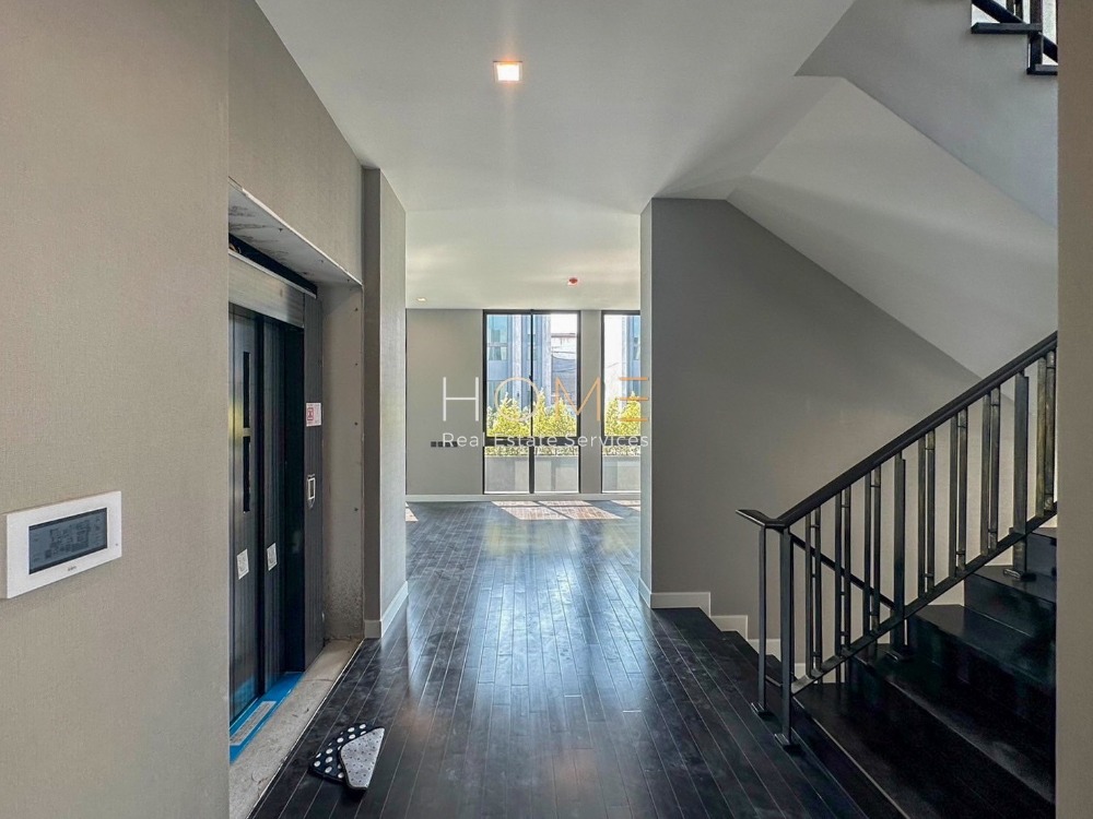 ขายบ้านพัฒนาการ ศรีนครินทร์ : บ้านเดี่ยว แกรนด์ บางกอก บูเลอวาร์ด พระราม 9 - กรุงเทพกรีฑา / 5 ห้องนอน (ขาย), Grand Bangkok Boulevard Rama 9 - Krungthepkreetha / Detached House 5 Bedrooms (FOR SALE) AA437