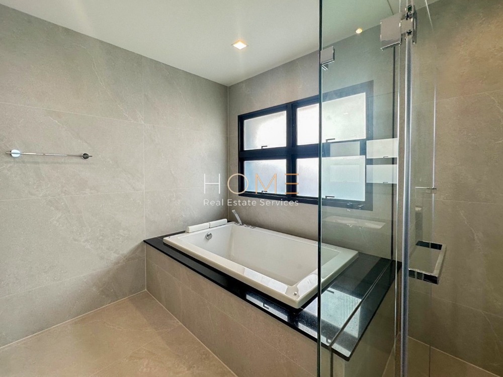 ขายบ้านพัฒนาการ ศรีนครินทร์ : บ้านเดี่ยว แกรนด์ บางกอก บูเลอวาร์ด พระราม 9 - กรุงเทพกรีฑา / 5 ห้องนอน (ขาย), Grand Bangkok Boulevard Rama 9 - Krungthepkreetha / Detached House 5 Bedrooms (FOR SALE) AA437