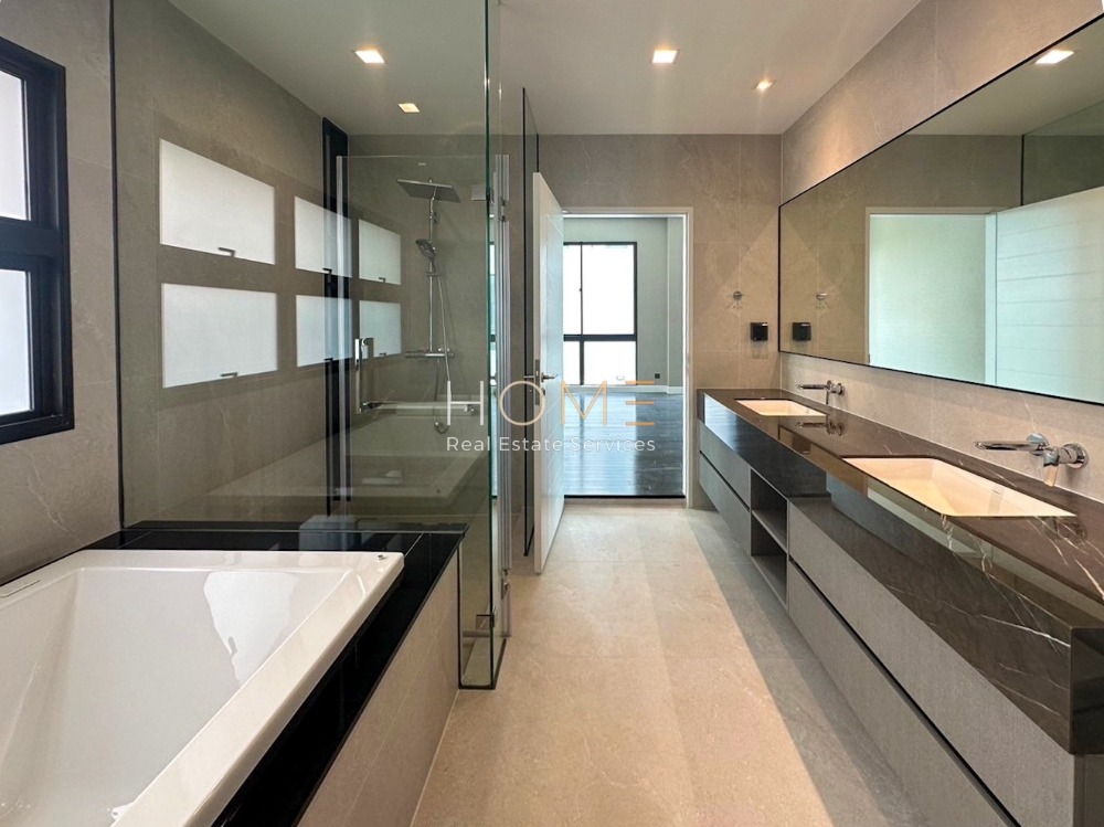 ขายบ้านพัฒนาการ ศรีนครินทร์ : บ้านเดี่ยว แกรนด์ บางกอก บูเลอวาร์ด พระราม 9 - กรุงเทพกรีฑา / 5 ห้องนอน (ขาย), Grand Bangkok Boulevard Rama 9 - Krungthepkreetha / Detached House 5 Bedrooms (FOR SALE) AA437