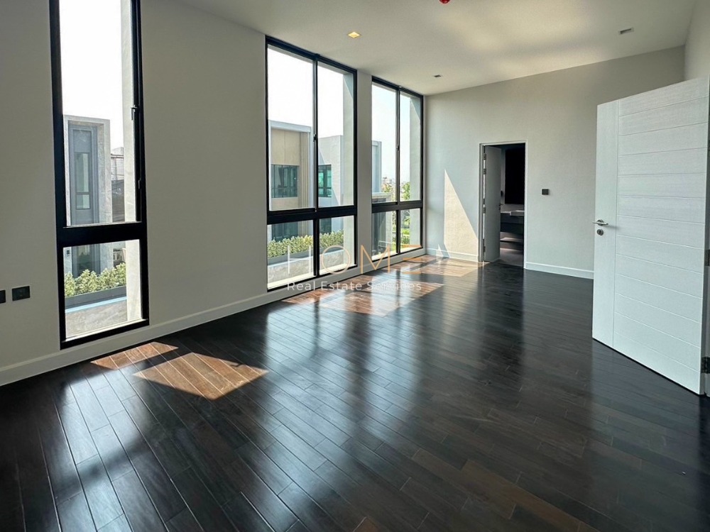 ขายบ้านพัฒนาการ ศรีนครินทร์ : บ้านเดี่ยว แกรนด์ บางกอก บูเลอวาร์ด พระราม 9 - กรุงเทพกรีฑา / 5 ห้องนอน (ขาย), Grand Bangkok Boulevard Rama 9 - Krungthepkreetha / Detached House 5 Bedrooms (FOR SALE) AA437