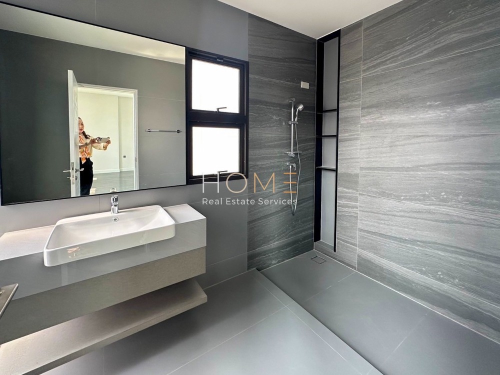 ขายบ้านพัฒนาการ ศรีนครินทร์ : บ้านเดี่ยว แกรนด์ บางกอก บูเลอวาร์ด พระราม 9 - กรุงเทพกรีฑา / 5 ห้องนอน (ขาย), Grand Bangkok Boulevard Rama 9 - Krungthepkreetha / Detached House 5 Bedrooms (FOR SALE) AA437