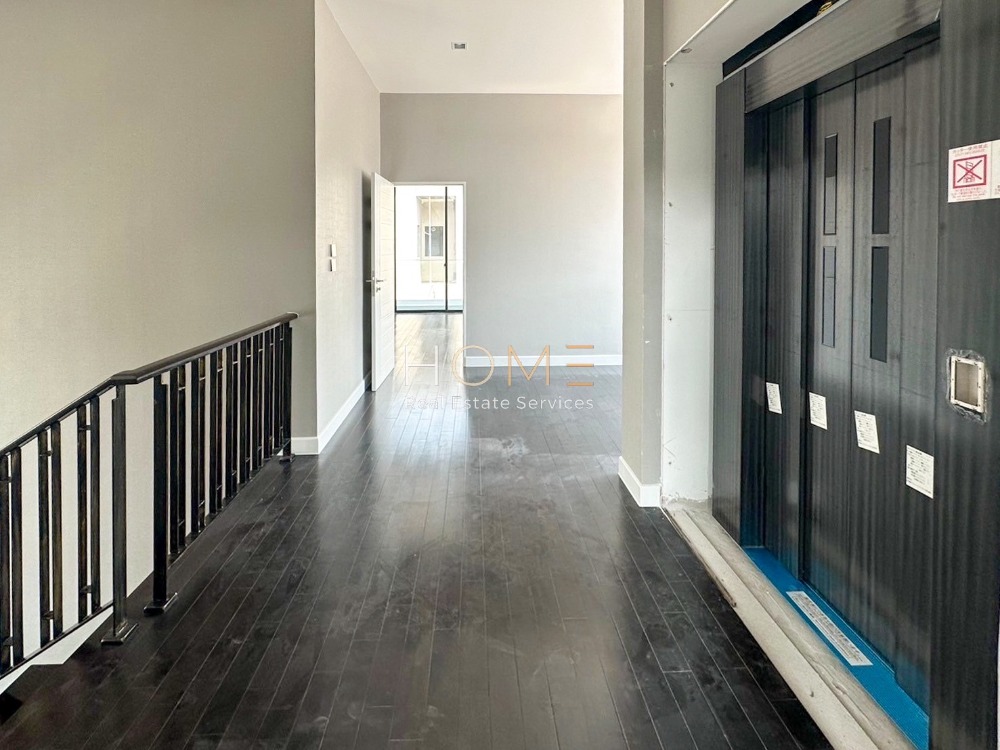 ขายบ้านพัฒนาการ ศรีนครินทร์ : บ้านเดี่ยว แกรนด์ บางกอก บูเลอวาร์ด พระราม 9 - กรุงเทพกรีฑา / 5 ห้องนอน (ขาย), Grand Bangkok Boulevard Rama 9 - Krungthepkreetha / Detached House 5 Bedrooms (FOR SALE) AA437