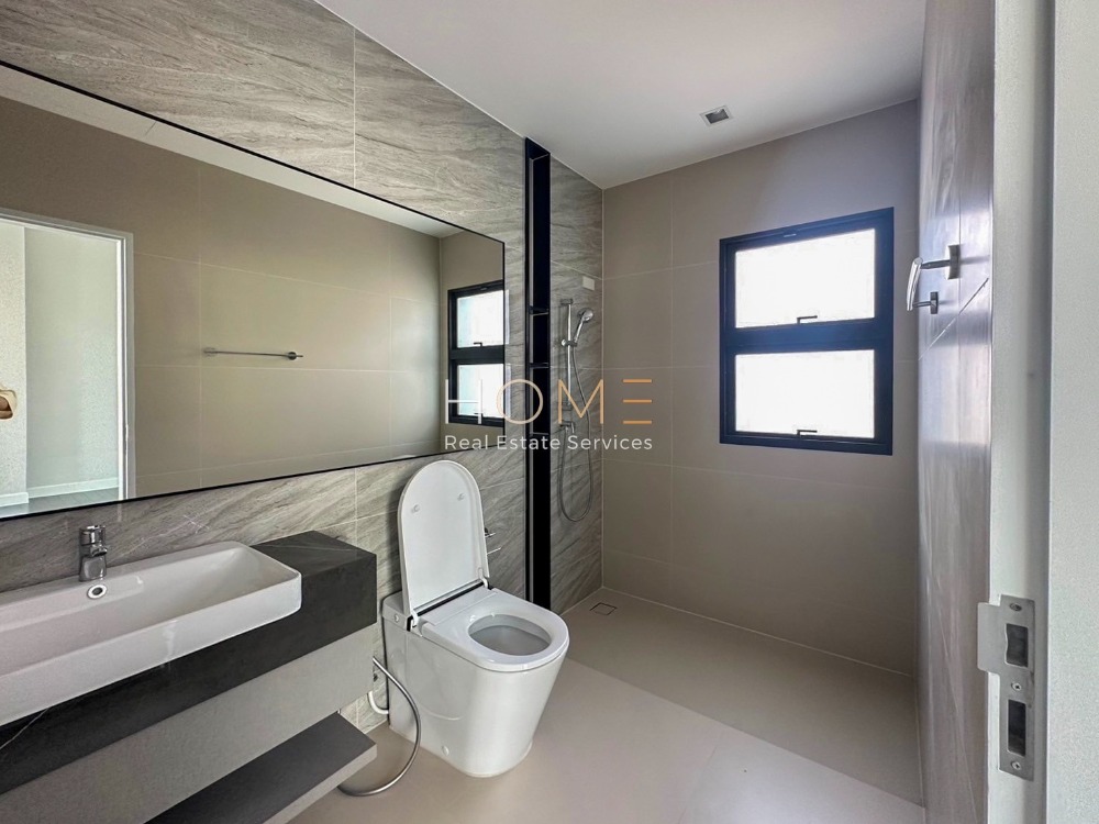 ขายบ้านพัฒนาการ ศรีนครินทร์ : บ้านเดี่ยว แกรนด์ บางกอก บูเลอวาร์ด พระราม 9 - กรุงเทพกรีฑา / 5 ห้องนอน (ขาย), Grand Bangkok Boulevard Rama 9 - Krungthepkreetha / Detached House 5 Bedrooms (FOR SALE) AA437