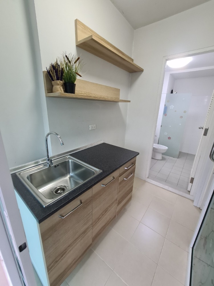 For RentCondoNawamin, Ramindra : Plum Condo Nawamin 86 30 sq m. Price 6,900 baht, new room, building c, 2nd floor, contract period: 1 year (2 months deposit, 1 month advance payment)