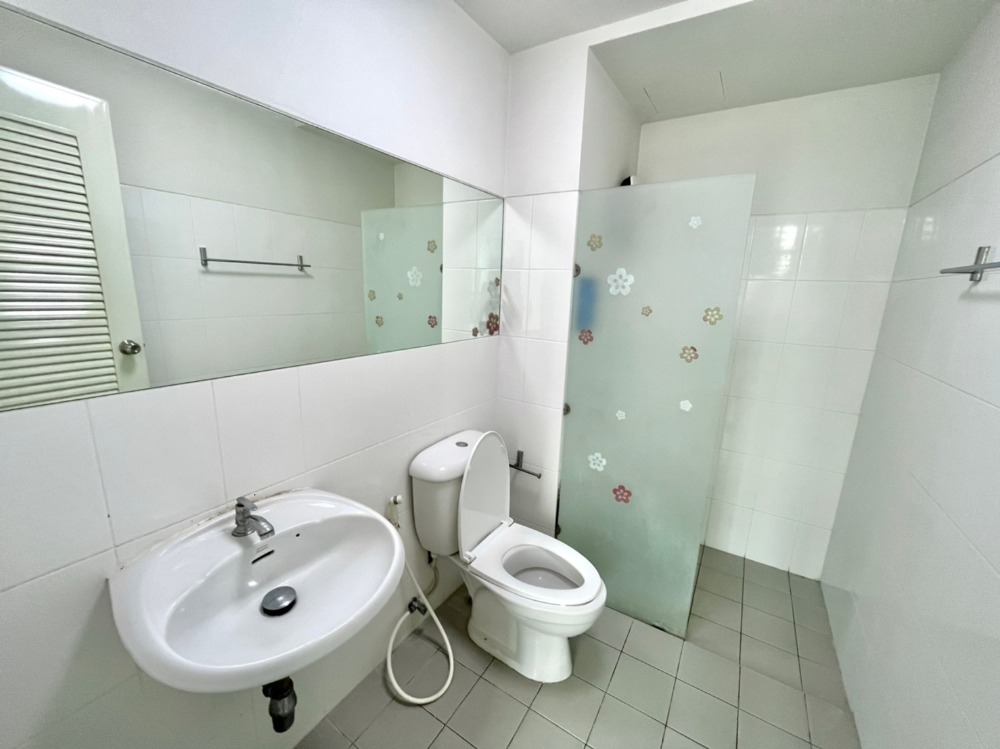 For RentCondoNawamin, Ramindra : Plum Condo Nawamin 86 30 sq m. Price 6,900 baht, new room, building c, 2nd floor, contract period: 1 year (2 months deposit, 1 month advance payment)