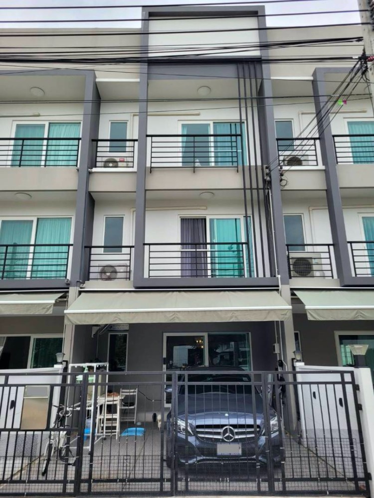 For SaleTownhomeLadkrabang, Suwannaphum Airport : 3-story townhome for sale, Baan Klang Muang Suan Luang Rama 9
