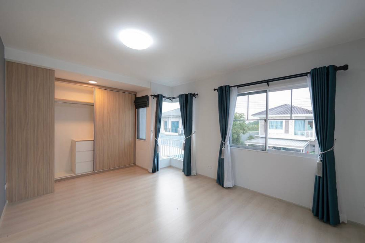 For RentHouseSamut Prakan,Samrong : Twin house for rent, Villaggio Bangna-Theparak, beautiful house, near Market Village, Suvarnabhumi, Mega Bangna.