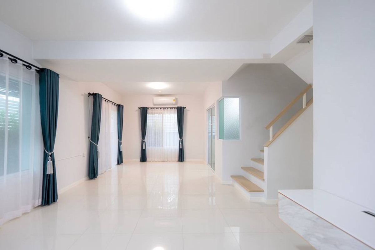 For RentHouseSamut Prakan,Samrong : Twin house for rent, Villaggio Bangna-Theparak, beautiful house, near Market Village, Suvarnabhumi, Mega Bangna.