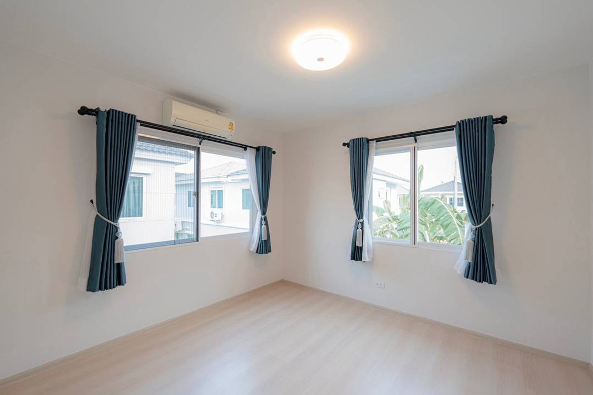 For RentHouseSamut Prakan,Samrong : Twin house for rent, Villaggio Bangna-Theparak, beautiful house, near Market Village, Suvarnabhumi, Mega Bangna.