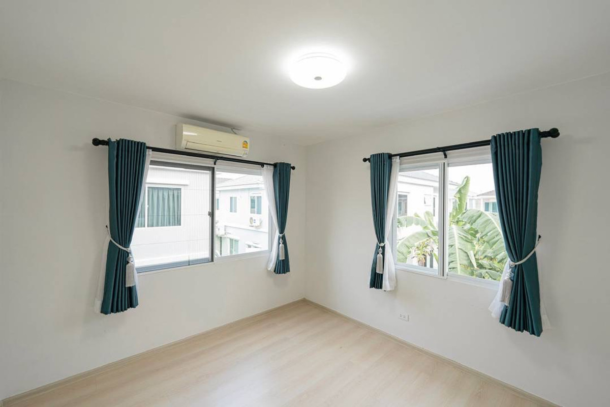 For RentHouseSamut Prakan,Samrong : Twin house for rent, Villaggio Bangna-Theparak, beautiful house, near Market Village, Suvarnabhumi, Mega Bangna.