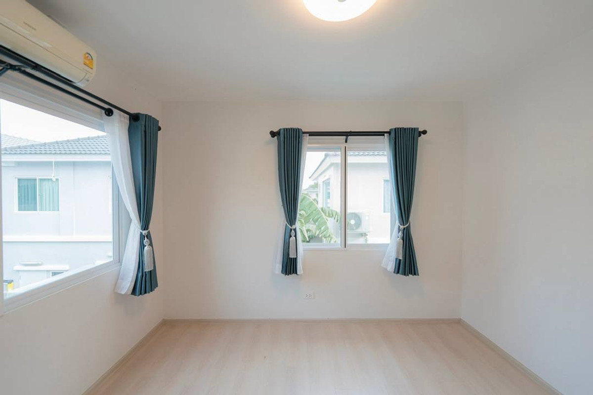 For RentHouseSamut Prakan,Samrong : Twin house for rent, Villaggio Bangna-Theparak, beautiful house, near Market Village, Suvarnabhumi, Mega Bangna.