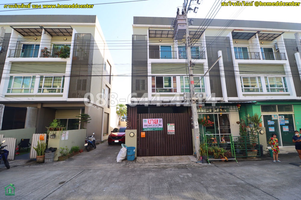 For SaleTownhomeMin Buri, Romklao : 3-story townhome for sale, behind Nalin Avenue 3, Saphan Sung District, with access to Ramkhamhaeng Road (Soi Miss Teen), Romklao Road, Outer Ring Road, and Srinakarin Road. Romklao is convenient.
