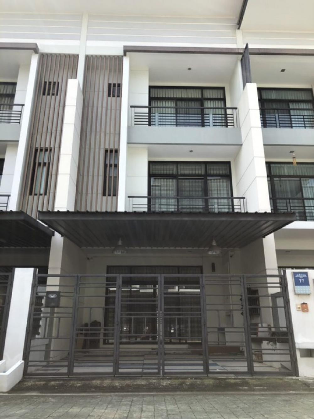 For SaleTownhomeChaengwatana, Muangthong : 3-story townhome for sale, Leaton Town Village, Ngamwongwan, beautifully decorated, near Buakwan Temple. Near The Mall Pantip Plaza Ngamwongwan