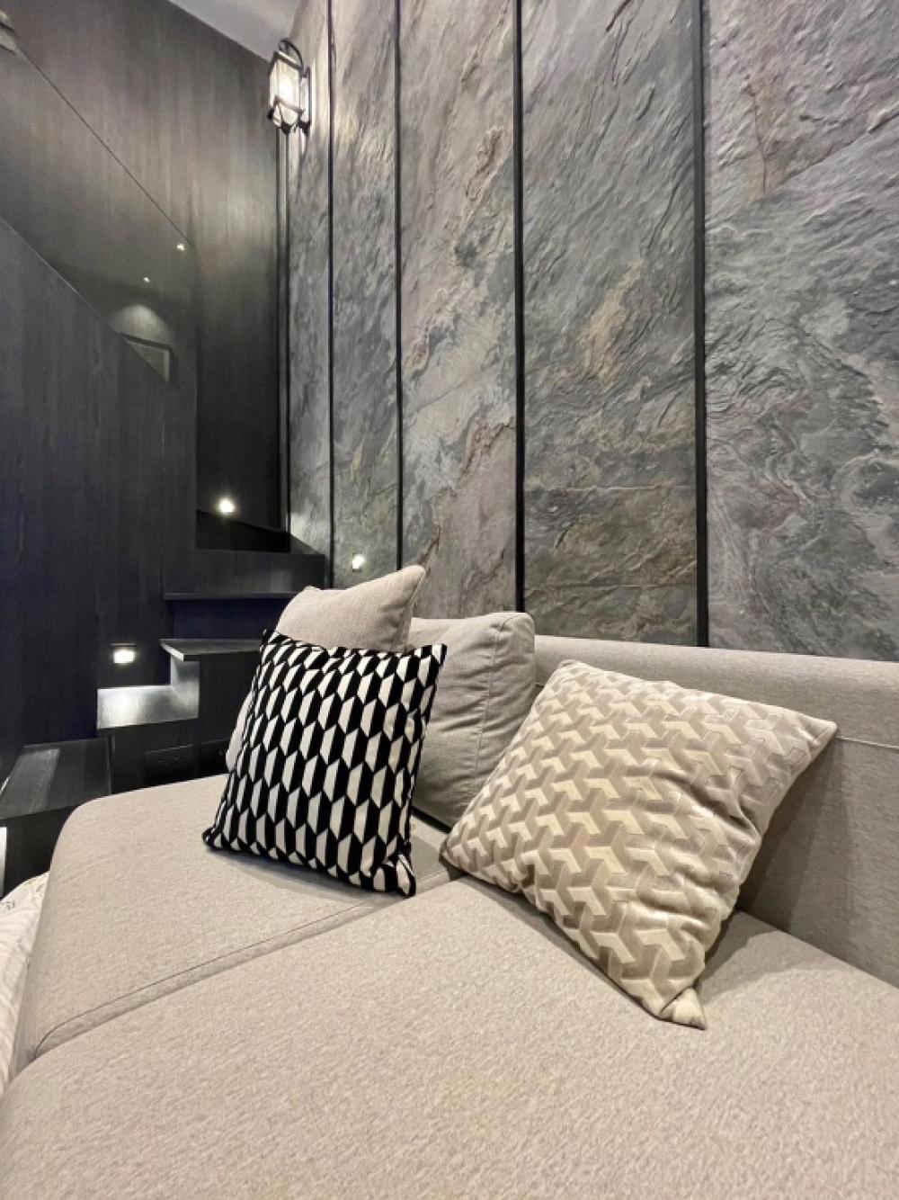 For SaleCondoOnnut, Udomsuk : 🔥🔥 For sale hot price only 80k/sqm., fully furnished loft style, price 3.99 mb,located in Bearing soi 7, cheapest in this zone.