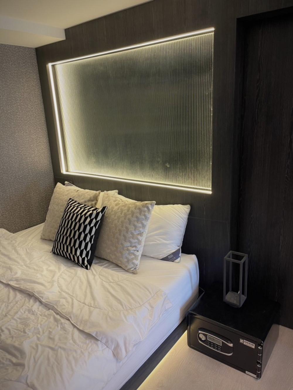 For SaleCondoOnnut, Udomsuk : 🔥🔥 For sale hot price only 80k/sqm., fully furnished loft style, price 3.99 mb,located in Bearing soi 7, cheapest in this zone.