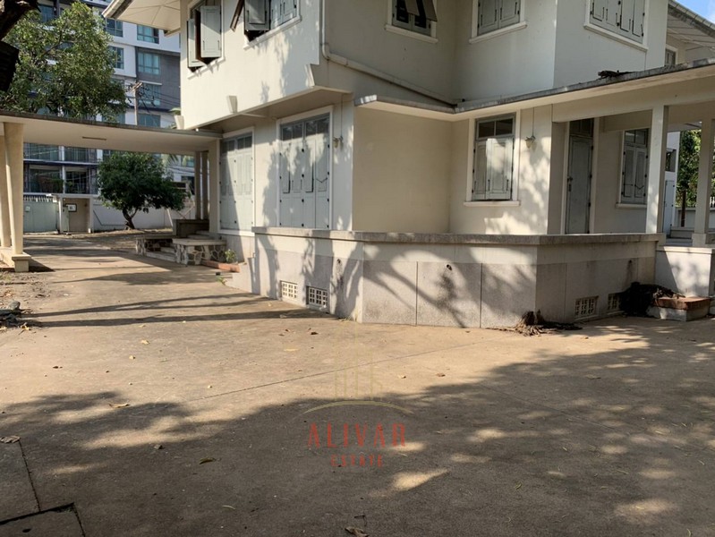 ให้เช่าบ้านอารีย์ อนุสาวรีย์ : RH031124 ขาย/ให้เช่า บ้านเดี่ยว 2 ชั้น พร้อมเนื้อที่กว่า 1 ไร่ 1 งาน ย่าน อารีย์ เหมาะทำร้านอาหาร