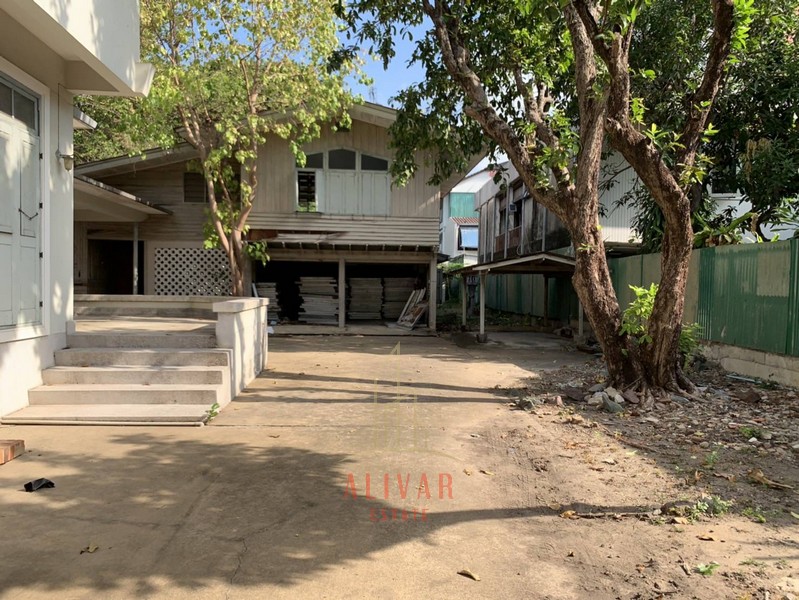 ให้เช่าบ้านอารีย์ อนุสาวรีย์ : RH031124 ขาย/ให้เช่า บ้านเดี่ยว 2 ชั้น พร้อมเนื้อที่กว่า 1 ไร่ 1 งาน ย่าน อารีย์ เหมาะทำร้านอาหาร