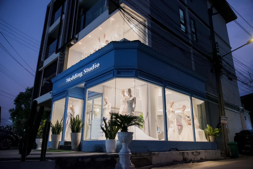 For SaleHome OfficeRathburana, Suksawat : Home office for sale (3-story townhouse with mezzanine) next to Soi Phutthabucha 36, ​​with parking in front and on the side. There are many ways to enter and exit. Near the community