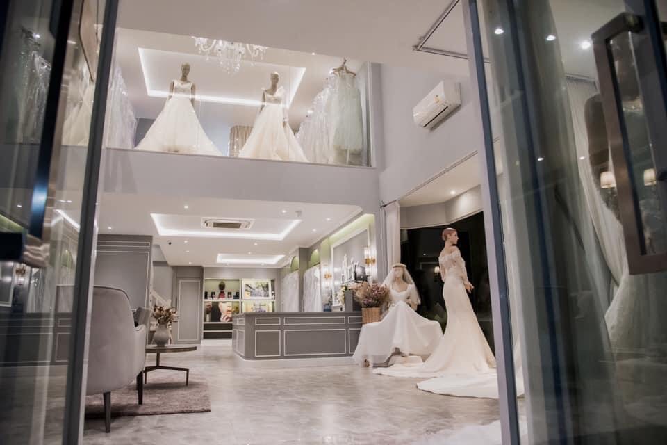 For SaleHome OfficeRathburana, Suksawat : Home office for sale (3-story townhouse with mezzanine) next to Soi Phutthabucha 36, ​​with parking in front and on the side. There are many ways to enter and exit. Near the community