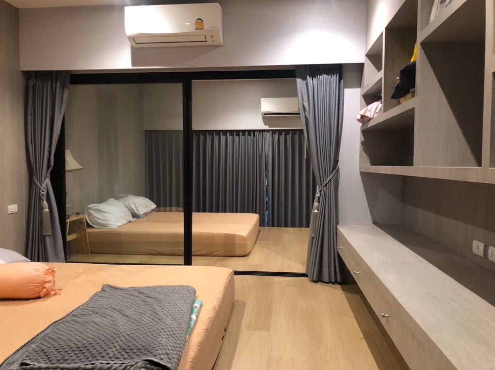 For SaleHome OfficeRathburana, Suksawat : Home office for sale (3-story townhouse with mezzanine) next to Soi Phutthabucha 36, ​​with parking in front and on the side. There are many ways to enter and exit. Near the community