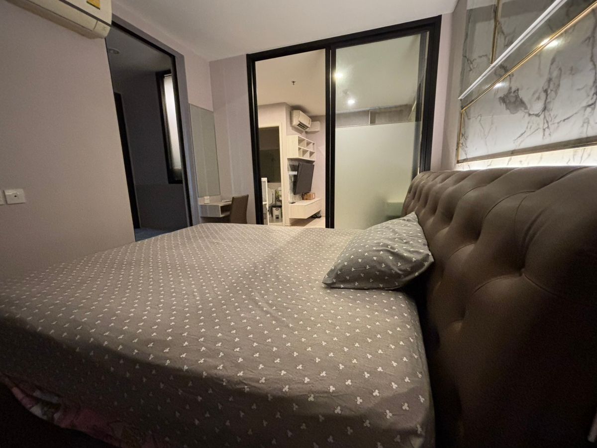 For RentCondoRama9, Petchburi, RCA : For rent, Life Asoke, 32nd floor, pool view, Building N.